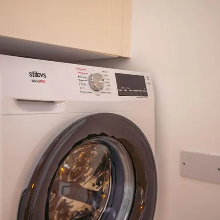 Βίλα 3-bedroom In Family Friendly Area *