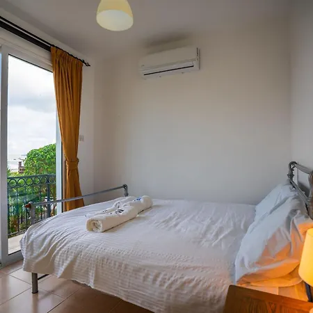 3-bedroom In Family Friendly Area Βίλα