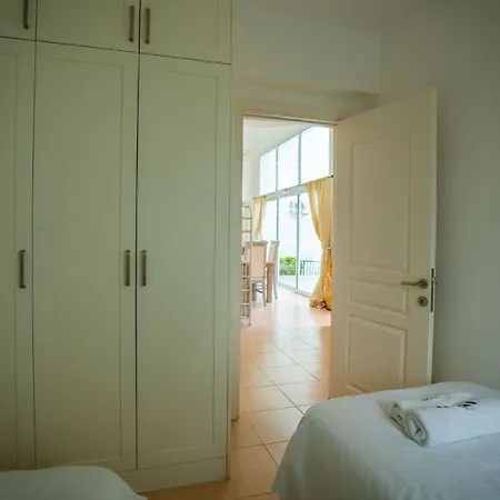 Βίλα 3-bedroom In Family Friendly Area *