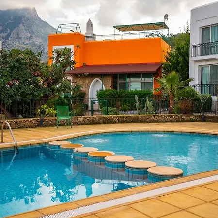 3-bedroom In Family Friendly Area Villa