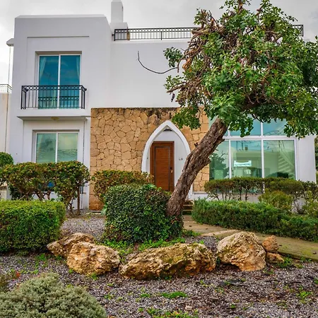 3-bedroom In Family Friendly Area Villa Vasilia