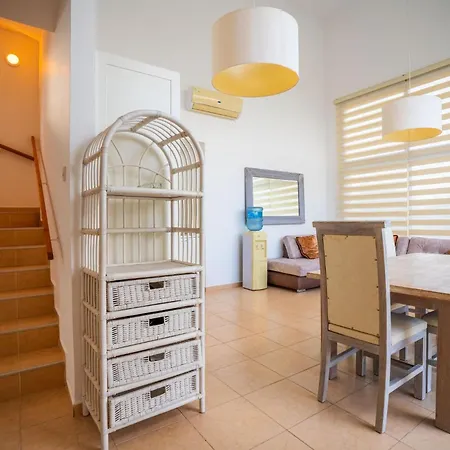 3-bedroom In Family Friendly Area Βίλα Βασίλεια