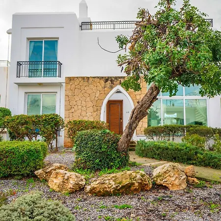 Villa 3-bedroom In Family Friendly Area