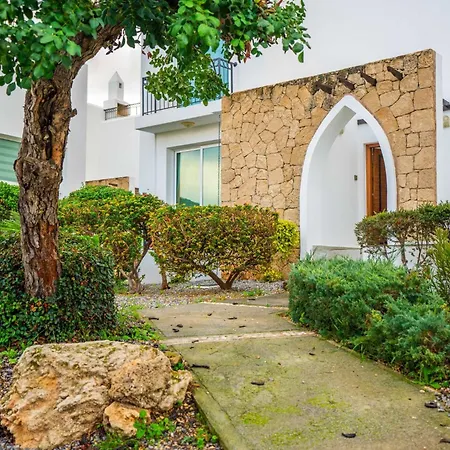 Villa 3-bedroom In Family Friendly Area
