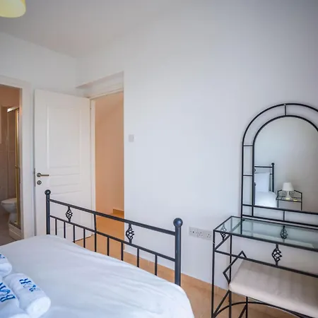 3-bedroom In Family Friendly Area * Vasilia