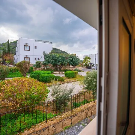 Villa 3-bedroom In Family Friendly Area